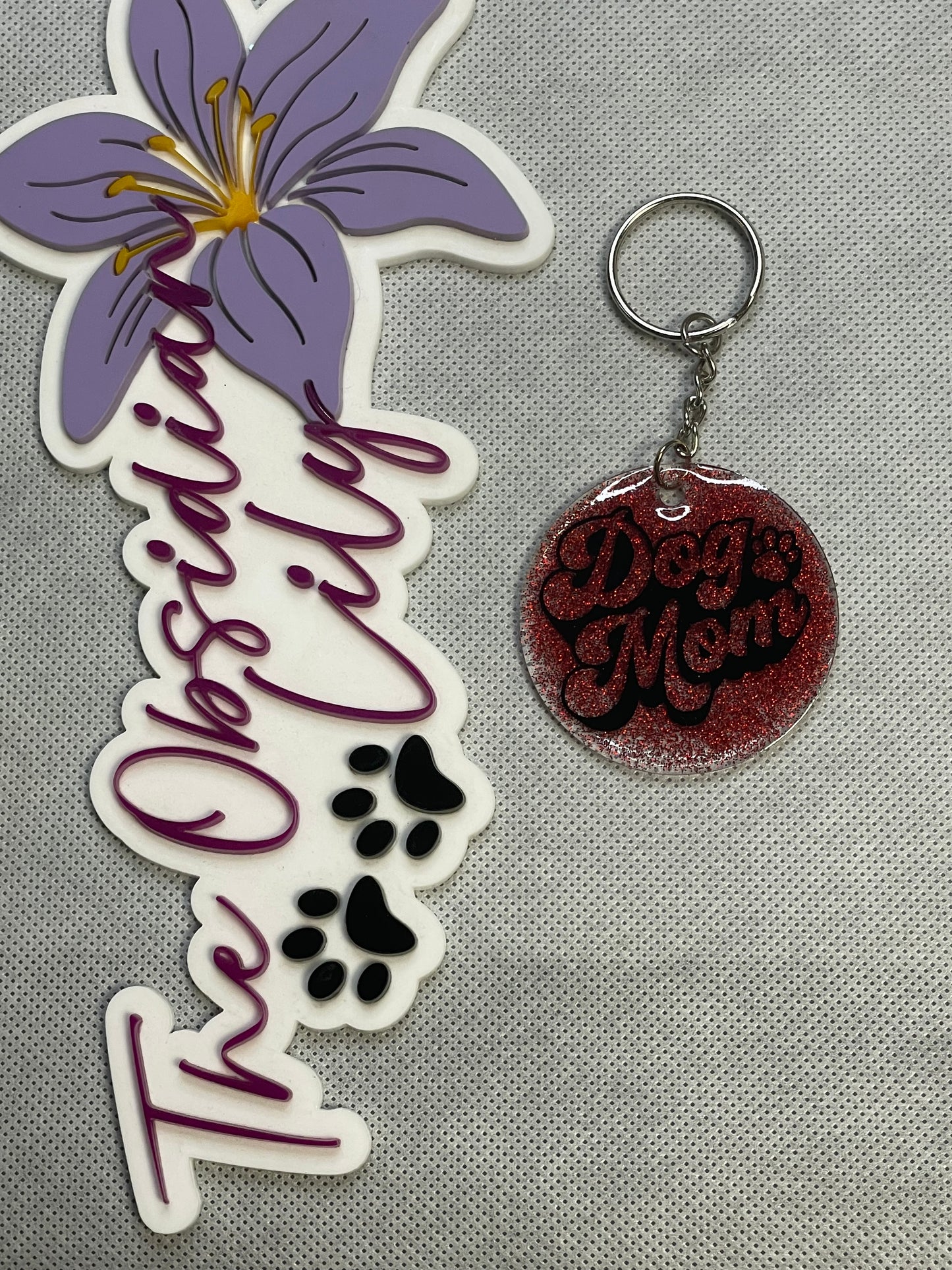 Red Dog Mom Bubble Keychain